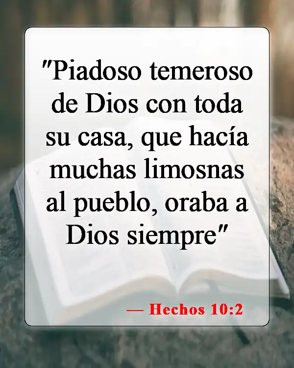 Versículos bíblicos sobre el cuidado de tu familia (Hechos 10:2)