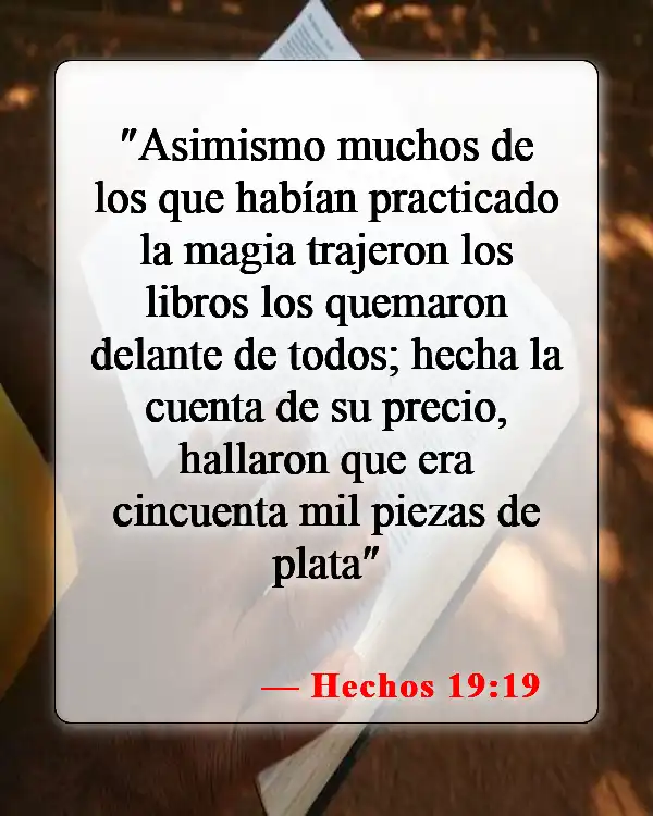 Versículos de la Biblia sobre la caza de fantasmas (Hechos 19:19)