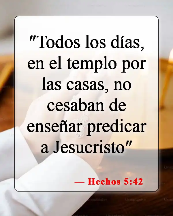 Versículos de la Biblia sobre reunirse juntos (Hechos 5:42)